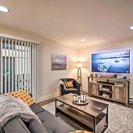 Cozy Seattle Apt In Ballard About 7 Mi To Downtown!